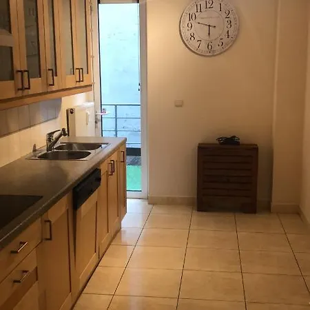 Apartmán Lovely Two Bedroom With Free Parking *