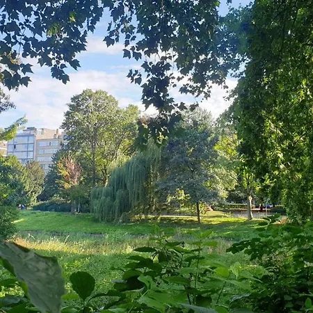 Lovely Two Bedroom With Free Parking *